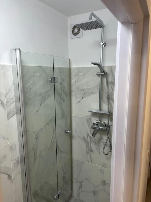 3 Camere Decomandat Bukares Bagian luar foto