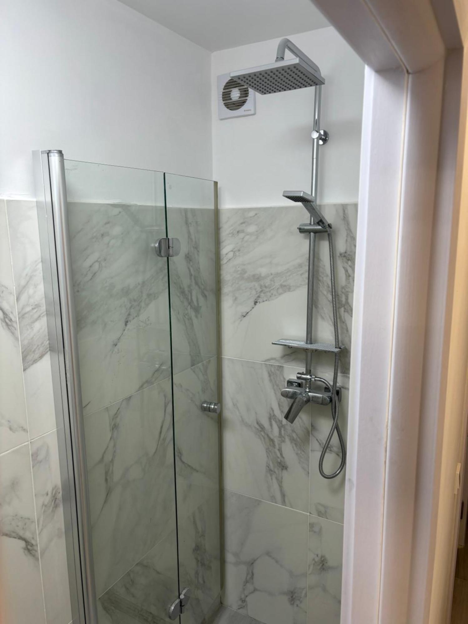 3 Camere Decomandat Bukares Bagian luar foto